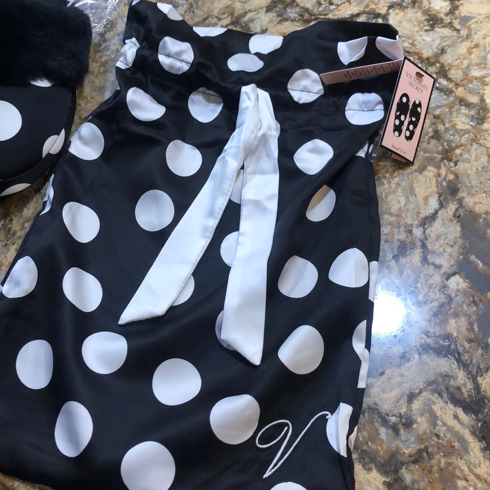 Victoria’s Secret Slippers - Picture 2 of 5